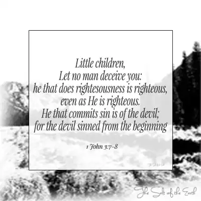 Изображение гор и библейский стих 1 John 3-7 делающий праведность праведен, как праведен Он, тот, кто делает грех, есть от диавола, ибо диавол грешит от начала