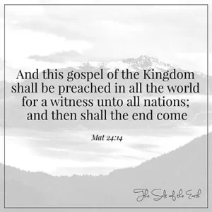 Изображение горы с библейским стихом от Матфея 24-24 И это Евангелие Царства будет проповедано по всему миру во свидетельство всем народам, и тогда придет конец