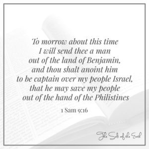 छवि बाइबिल और बाइबिल कविता 1 शमूएल 9-16 इस समय के बारे में दुःख करने के लिए मैं तुम्हें एक आदमी को बेंजामिन की भूमि से बाहर भेज दूंगा और तू उसे अपने लोगों के लिए कप्तान बनने के लिए अभिषेक कर दूंगा कि वह मेरे लोगों को पलिश्तियों के हाथ से बचा सकता है