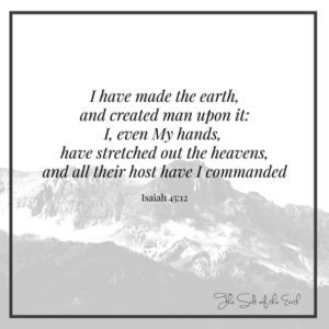 Dios creó la tierra y al hombre.