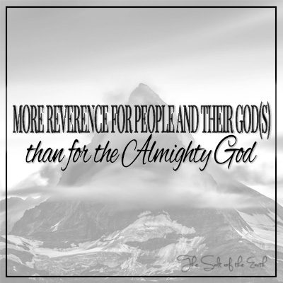 Больше почтения к людям и богам, чем к всемогущему Богу