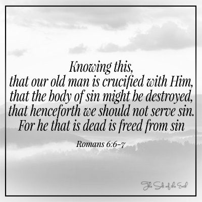 изображения горы и облака с библейским стихом римлян 6-6-7 Зная это, что наш старик распят с ним, что тело греха может быть уничтожено, чтобы отныне мы не должны служить греху, потому что тот, кто мертв, освобожден от греха