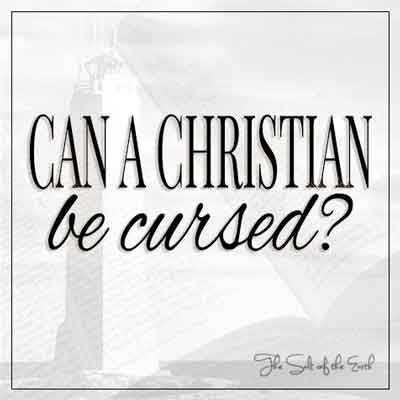 изображение маяка и Библии и название статьи, может ли быть проклят христианин