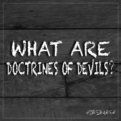 pilt puidust sein ja kriit tekst artikli pealkiri mis on kuradiõpetused